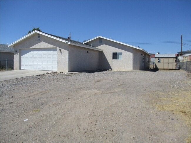 Primary Photo - 1489 Bluffs Cir