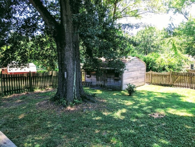 Building Photo - Spacious 3bdrm/2bth Home Located in a Well Established Neighborhood in Richmond's West End  Conve...