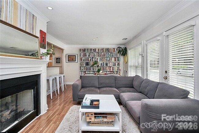 Building Photo - 1140 W 1st St