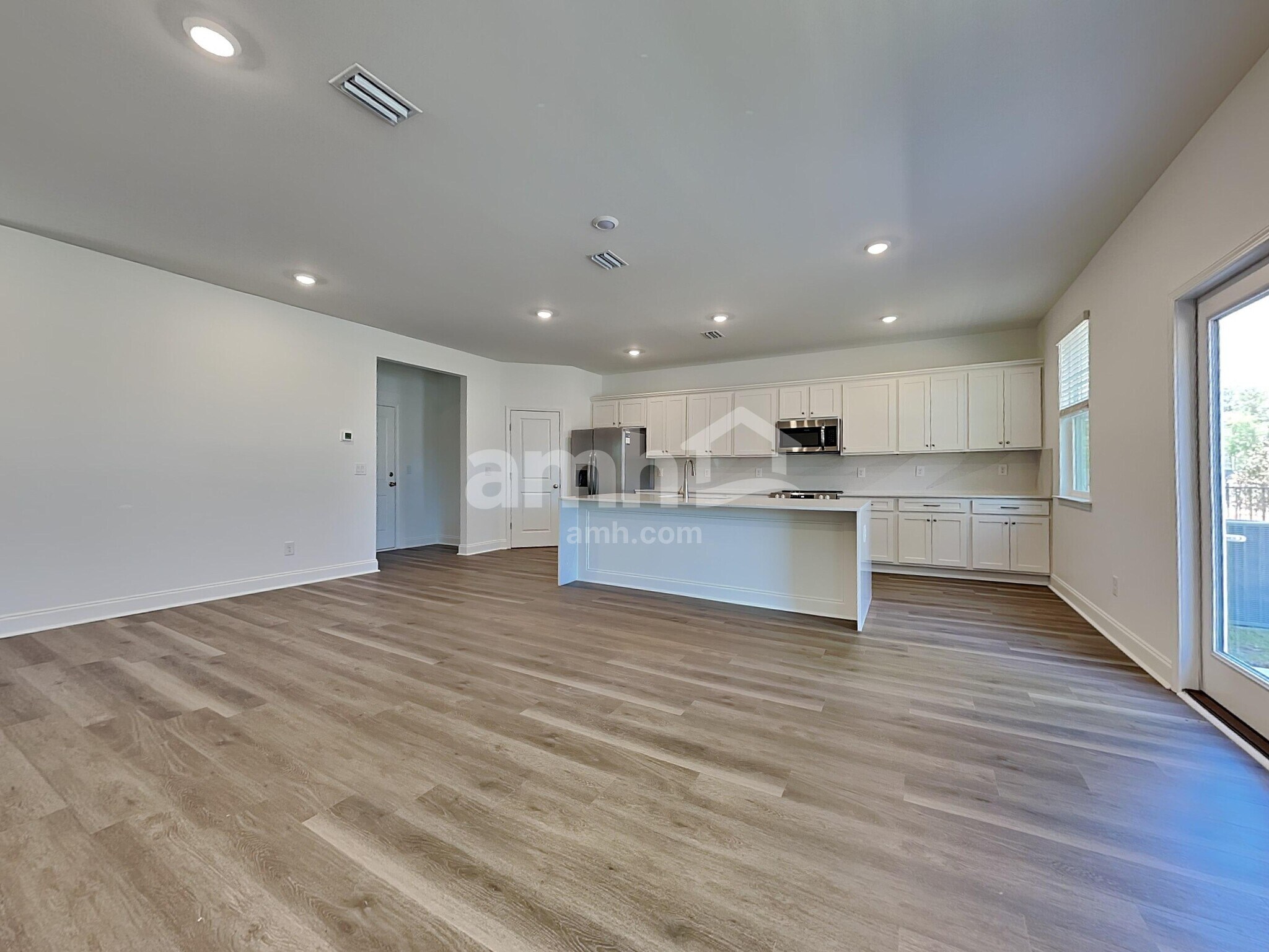 Building Photo - 504 Armstrong Curv