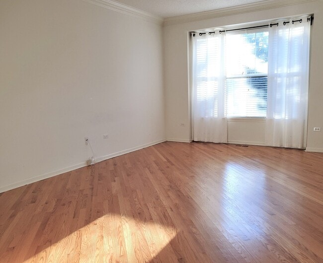 Building Photo - 1914 Crenshaw Cir