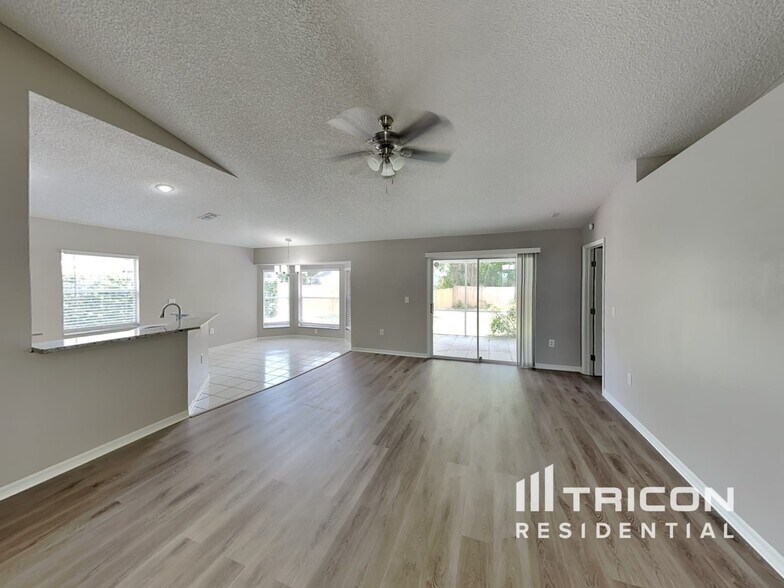 Building Photo - 3910 78th Dr E