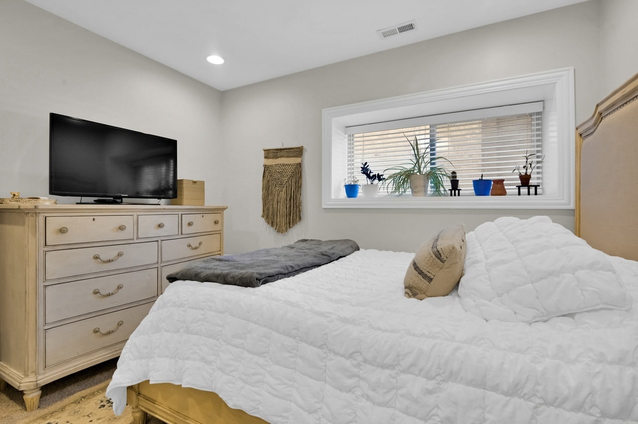 Building Photo - 2307 W Walton St