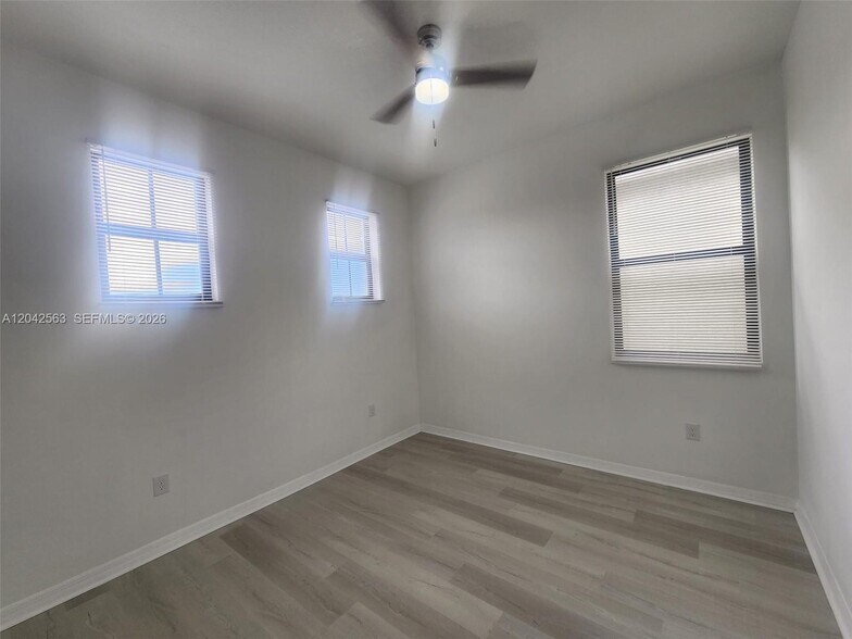 Building Photo - 641 NE 191st Ter