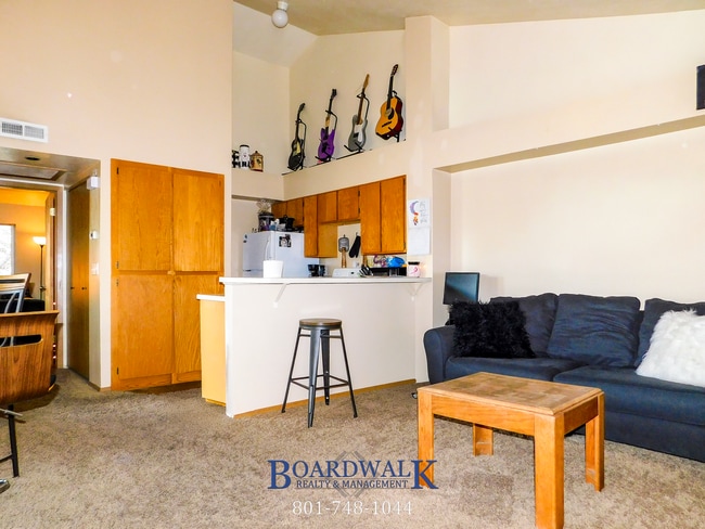 Building Photo - Charming 1-Bedroom Gem
