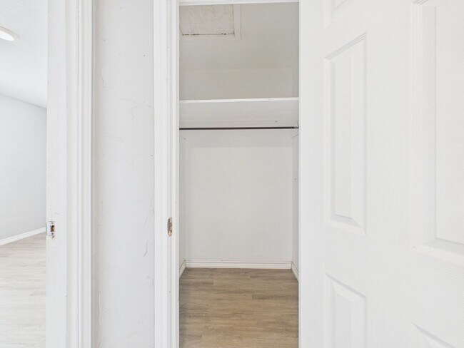 Building Photo - 3010 Westhaven Dr