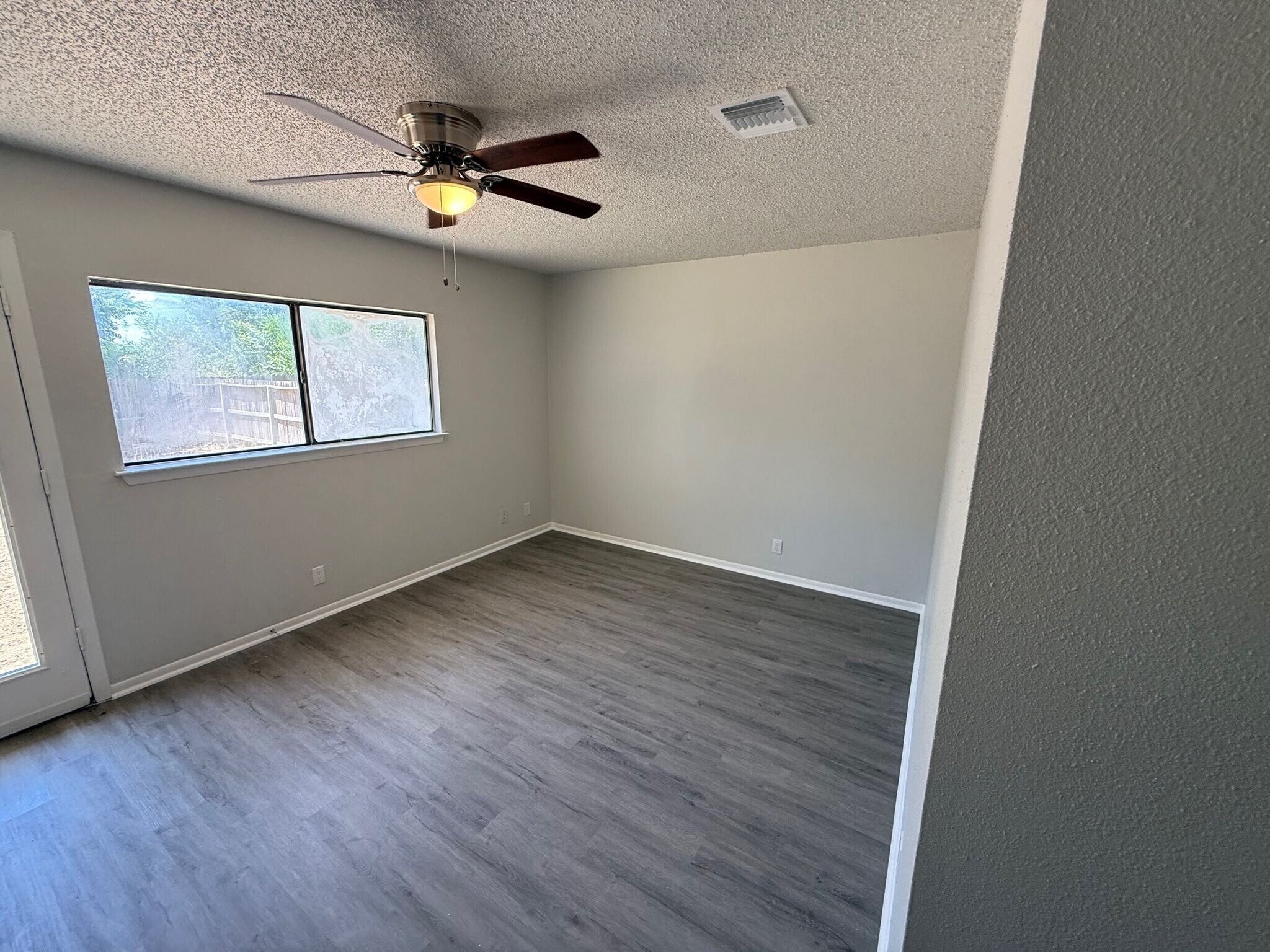 Building Photo - 7534 Lincoln Village Dr