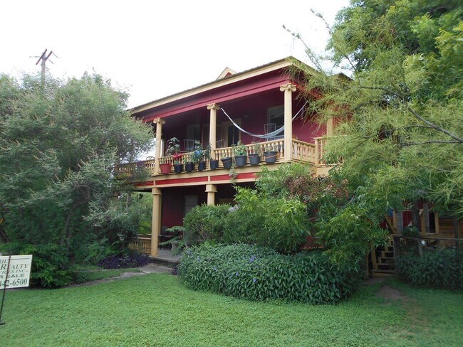 Building Photo - 106 E Mary St
