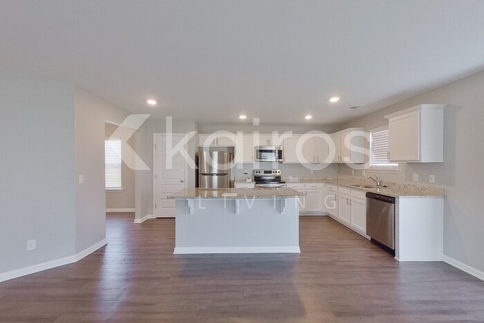 Building Photo - 210 Western Red Cedar Dr