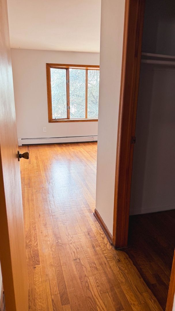 Building Photo - Charming 3BR , 2 BTHRM Duplex in Elizabeth