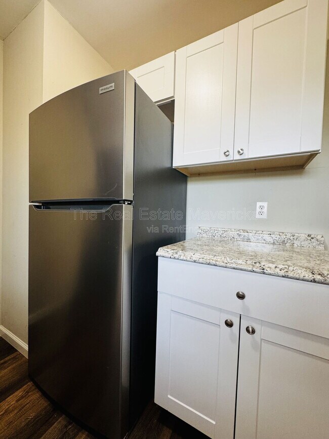 Building Photo - 63 Trinity Rd