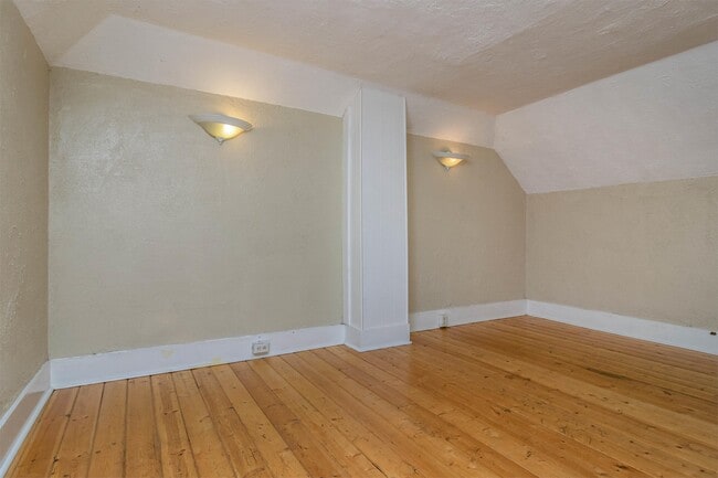 Building Photo - 235 S 900 E