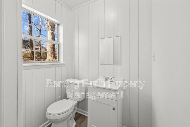 Building Photo - 1820 33rd St SW