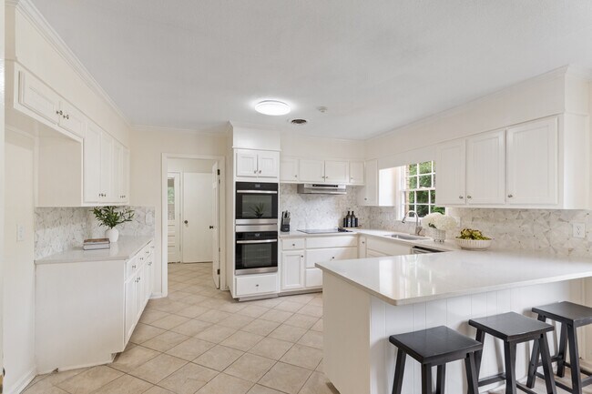 Building Photo - 2451 Belcher Dr