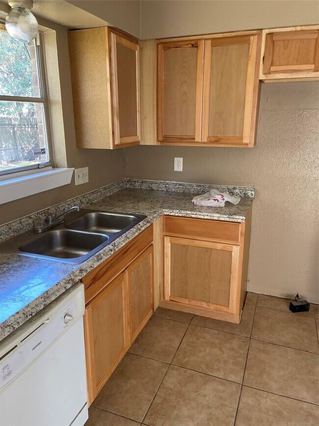 Building Photo - 4923 Hickorygate Dr