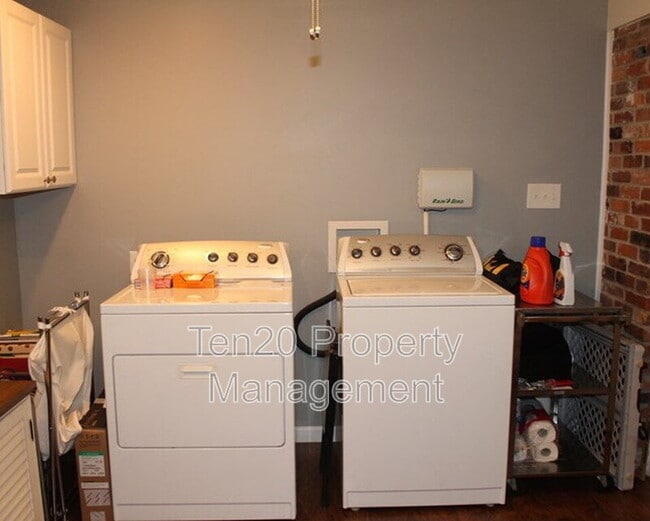 Building Photo - 3308 Junaluska Dr