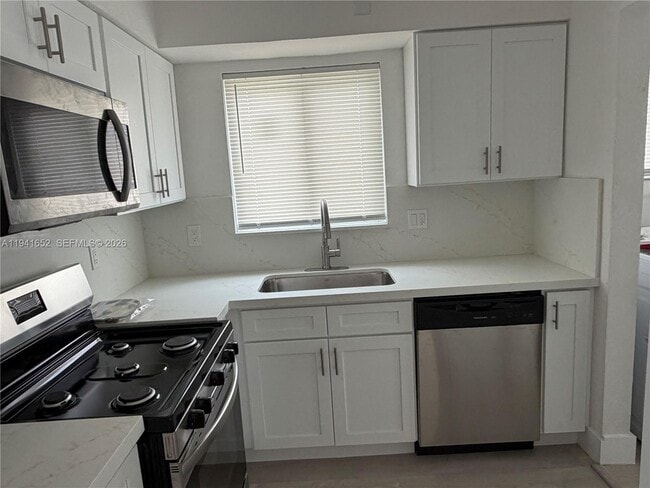 Building Photo - 3581 SW 13th Ct