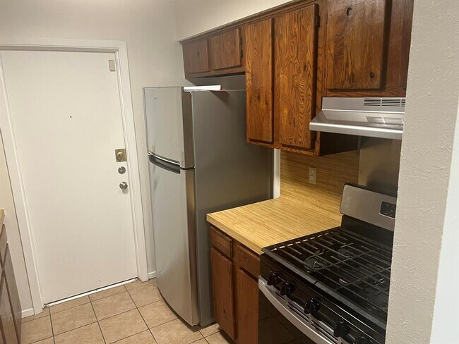 Building Photo - 1911 Gracy Farms Ln