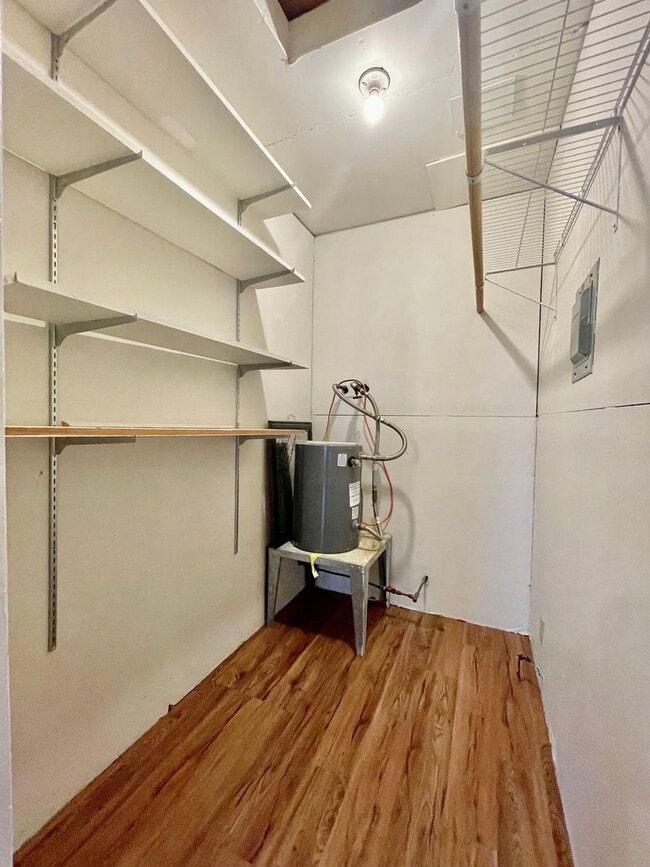 Building Photo - Studio House for Lease