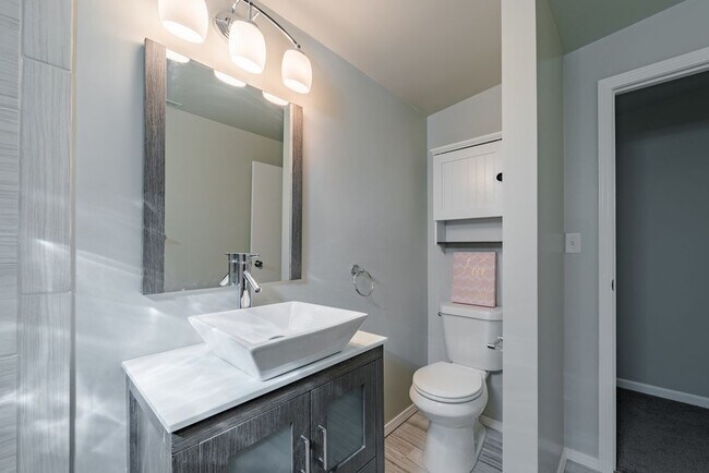 Building Photo - 4713 N Harvey Pkwy