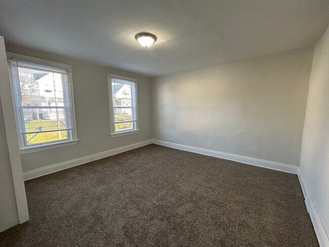 Building Photo - Newly Updated 3 bedroom 1.5 Bath in Cheviot