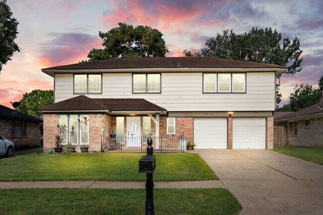 Building Photo - 6514 Vialinda Dr