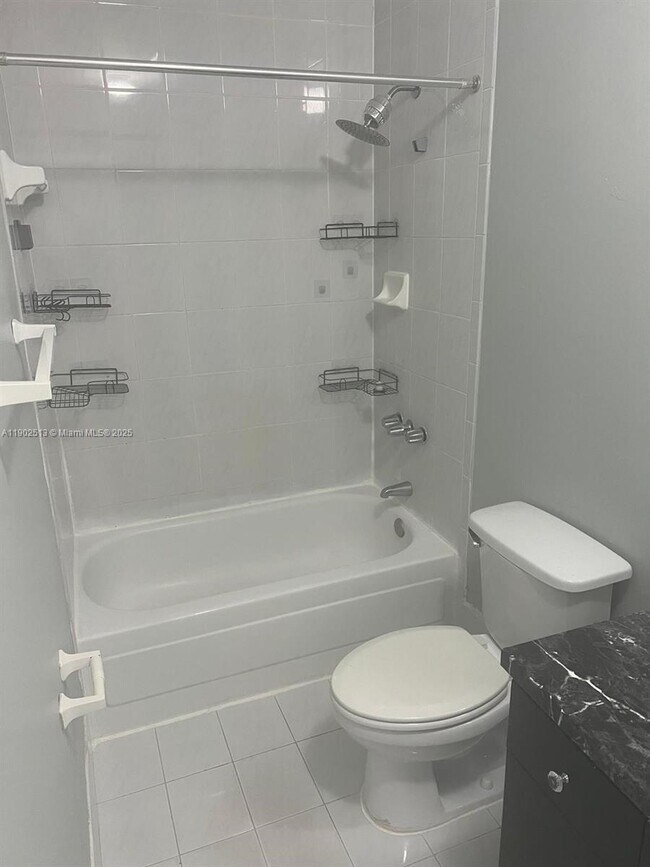 Building Photo - 30 E 12th St