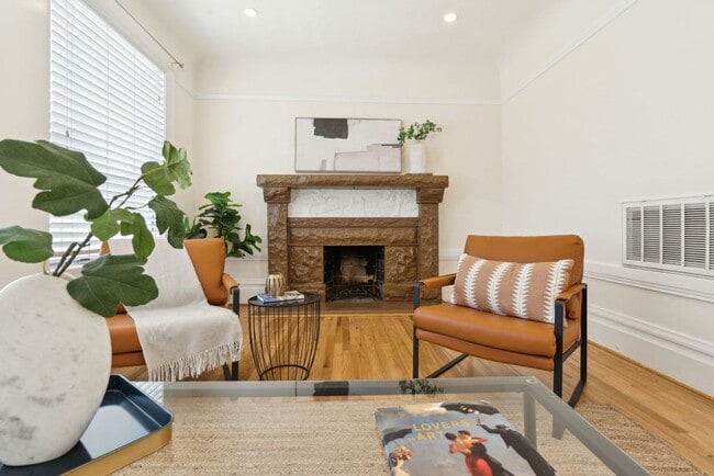 Building Photo - EPIC REA - Great Renovated ( all appliance...