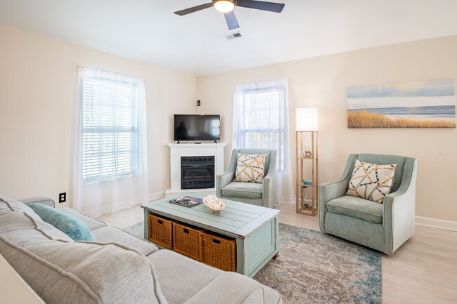 Building Photo - FURNISHED OFF-SEASON MONTHLY RENTAL-STARTI...