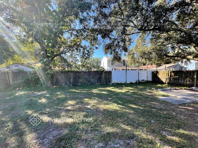 Building Photo - 3208 Saddlebrook Ave