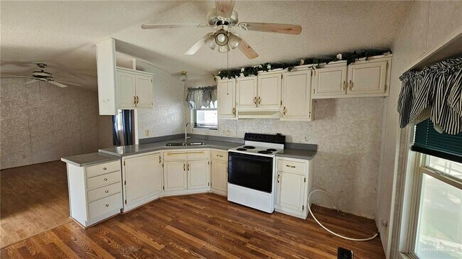 Building Photo - 2408 Meadowlark St