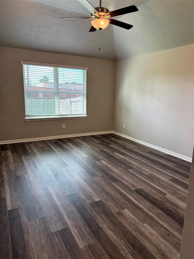 Building Photo - 1107 Tomball Downs Dr