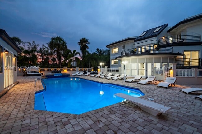 Building Photo - 2827 S Indian River Dr