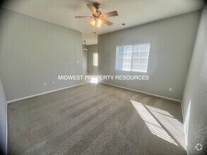 Building Photo - 3 bedroom, 2.5 bath 2 car garage Townhouse