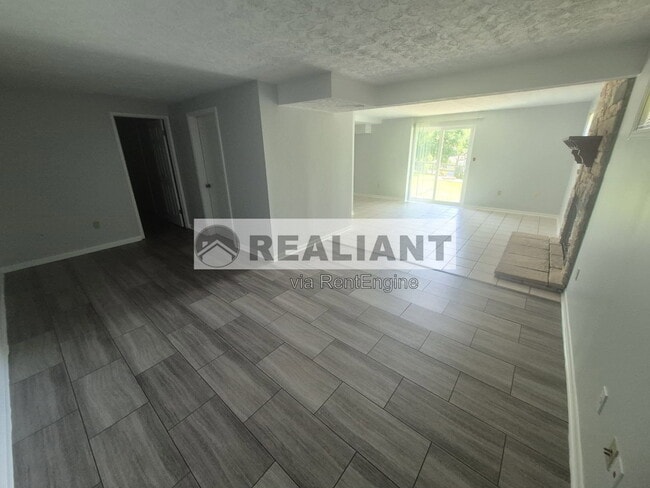 Building Photo - 1725 Promontory Dr