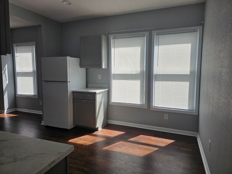 Dining area - 703 1st St