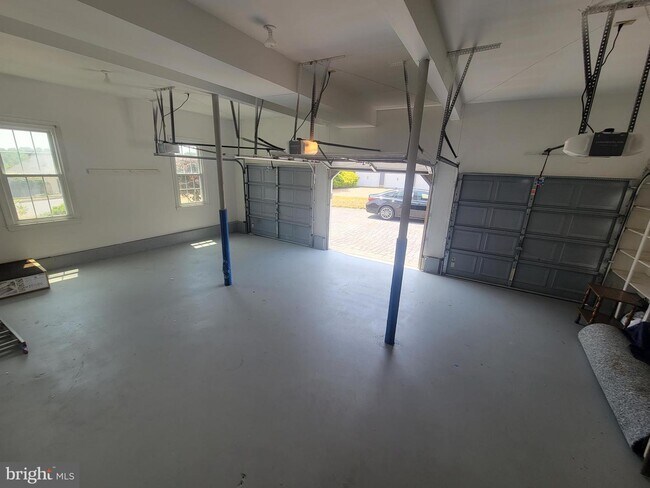 Building Photo - 12 Foxview Cir