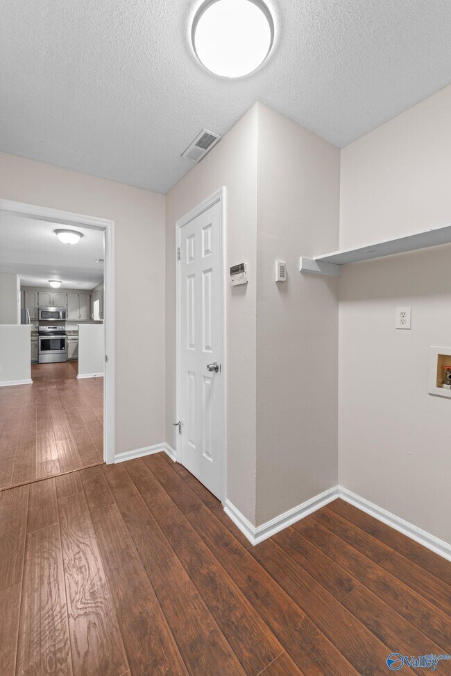 Building Photo - 1011 Sandy Springs Rd NW