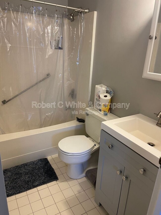 Building Photo - 60 Strawberry Hill Ave