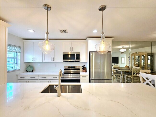 Building Photo - 14716 Canalview Dr
