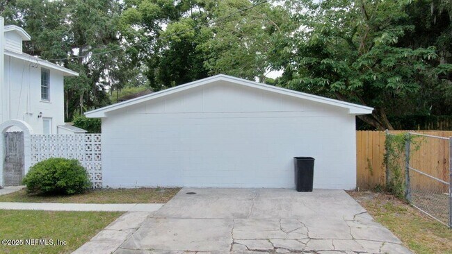 Building Photo - 5336 Cruz Rd