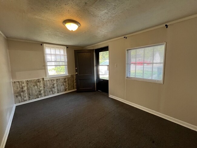 Building Photo - One Level House off Campbell Avenue