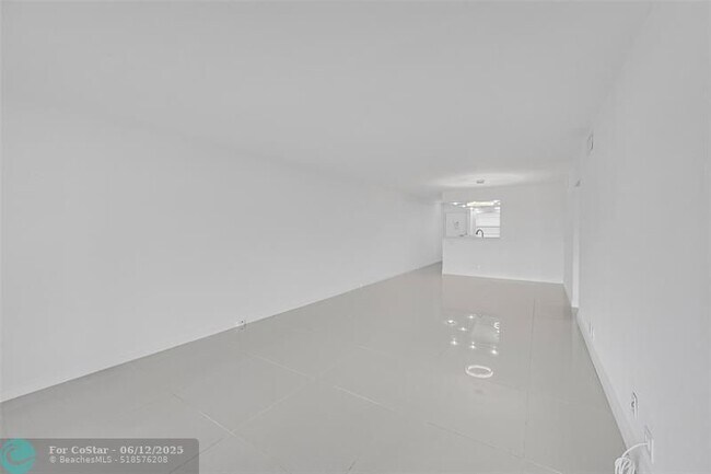 Building Photo - 3005 Portofino Isle