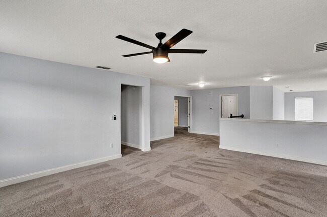 Building Photo - Beautiful 5/4 Home with Over 4k sqft, Fenced in Yard & 3 Car Garage! Pet friendly!