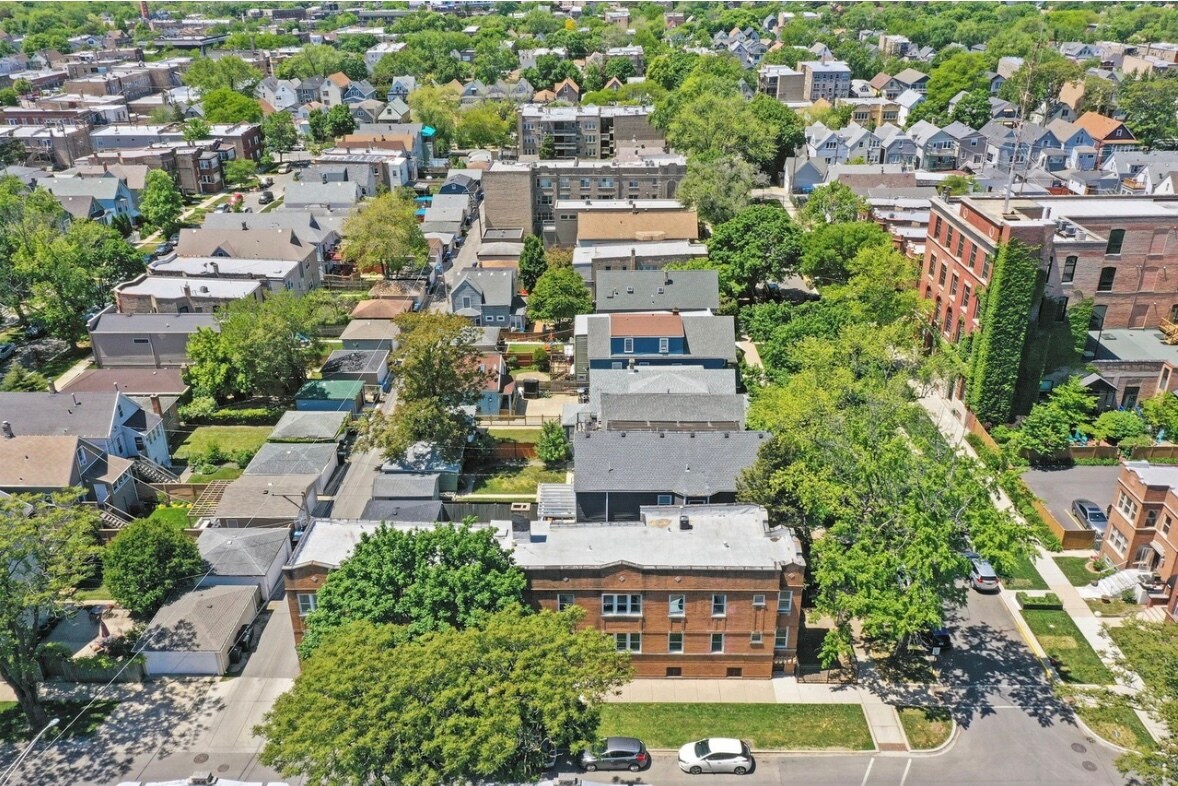 Building Photo - 3301 W Belle Plaine Ave