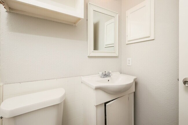 Building Photo - 2730 Bear Springs Dr