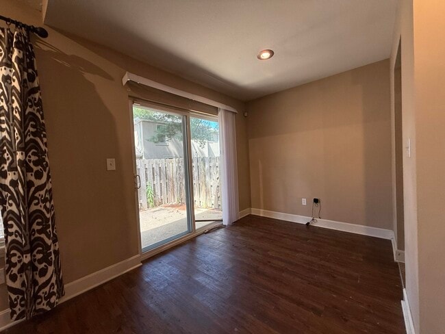 Building Photo - 405 S Village Cir