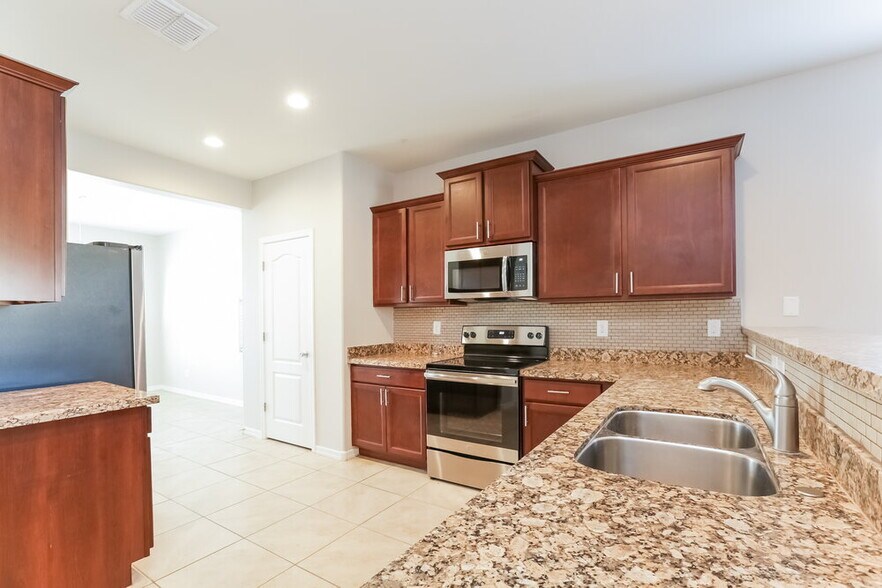 Building Photo - 24656 W Mobile Ln