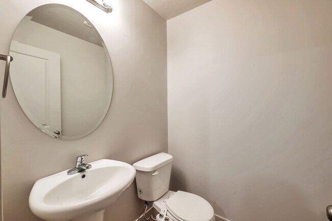 Building Photo - Join this growing Mapleton Village Community.