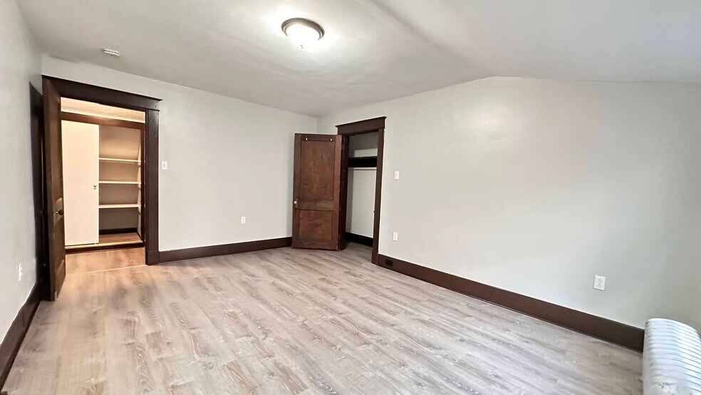 Building Photo - 222 Morewood Ave